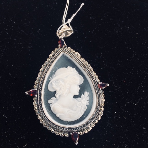 Jewelry - Sterling Silver Vintage Large Agate Cameo Pendant